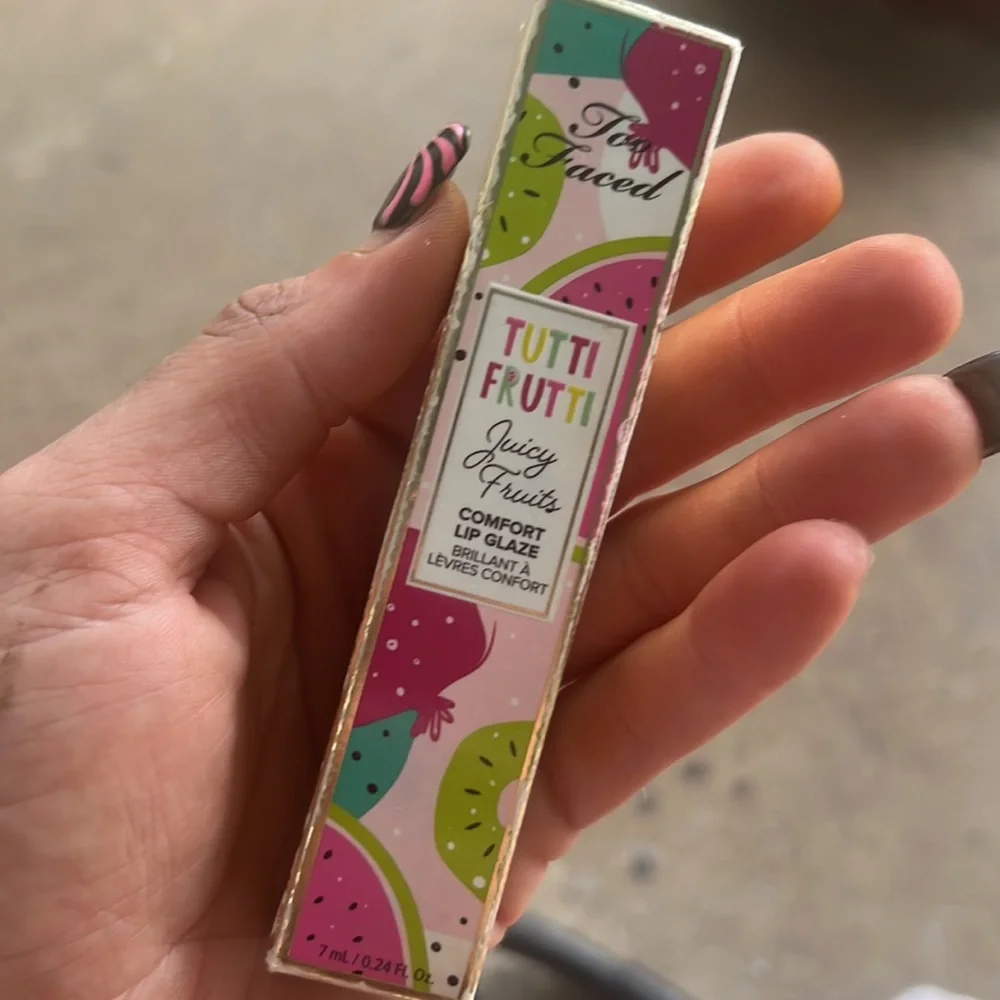 ♣️🌙Too Faced Who Gives A Fig Tutti Frutti Lip Glaze